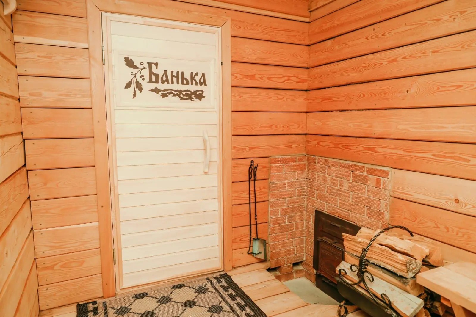 Интерьер деревянной бани на усадьбе, фото 1