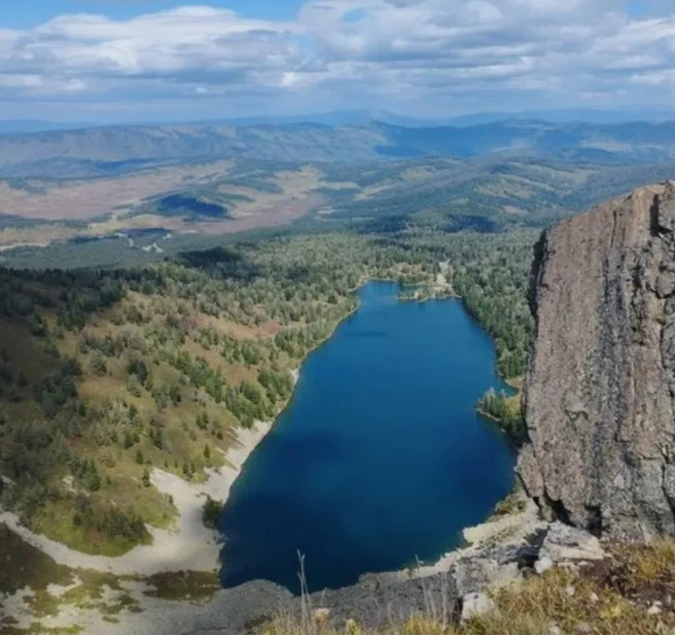 Красная гора — озёра и альпийские луга, фото 1